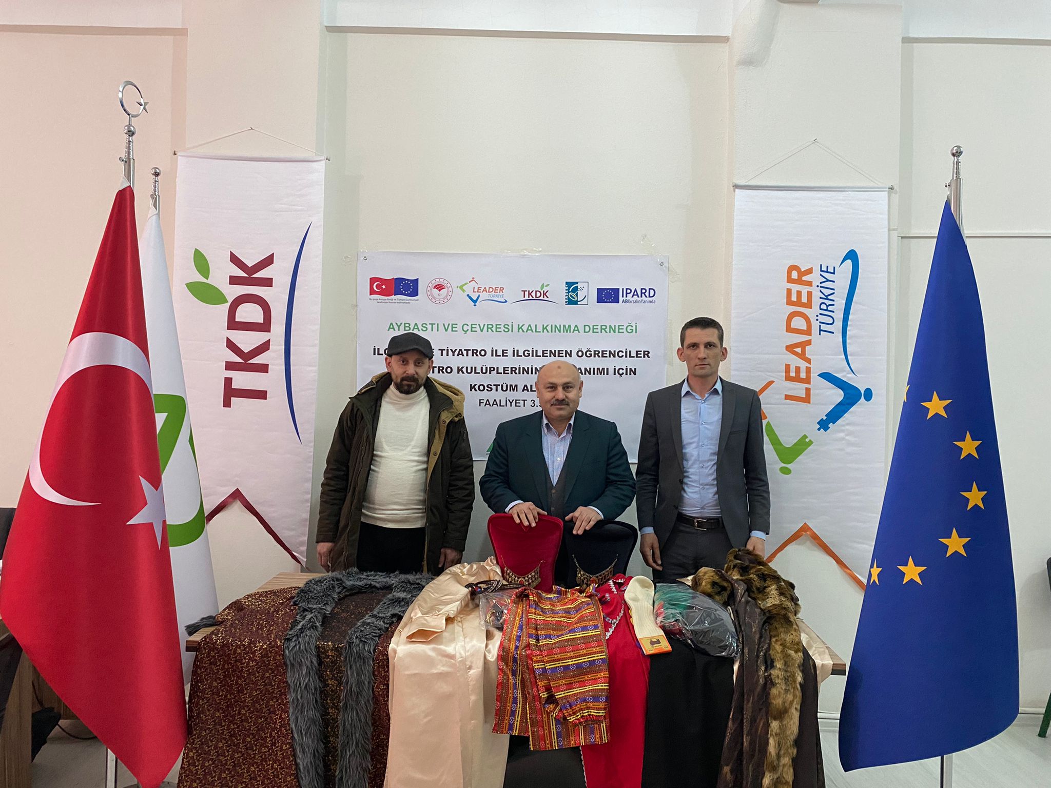 Tiyatro Kulübüne Kostüm Alımı
