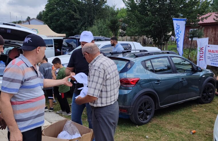 916. Geleneksel Güreş ve Kültür Festivalinde tanıtıcı materyal dağıtımı